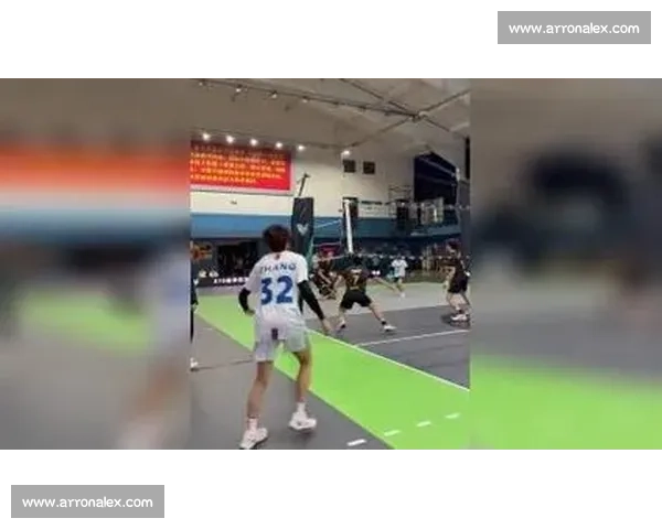 激烈对决下的排球赛场精彩瞬间与战术解析